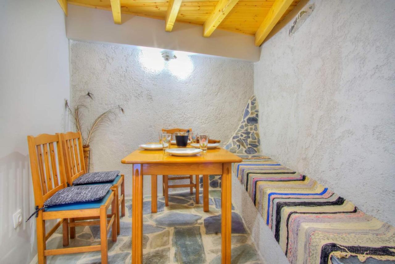 Παραδοσιακό Σπίτι Στο Χωριο Apartman Ájoi Déka Kültér fotó